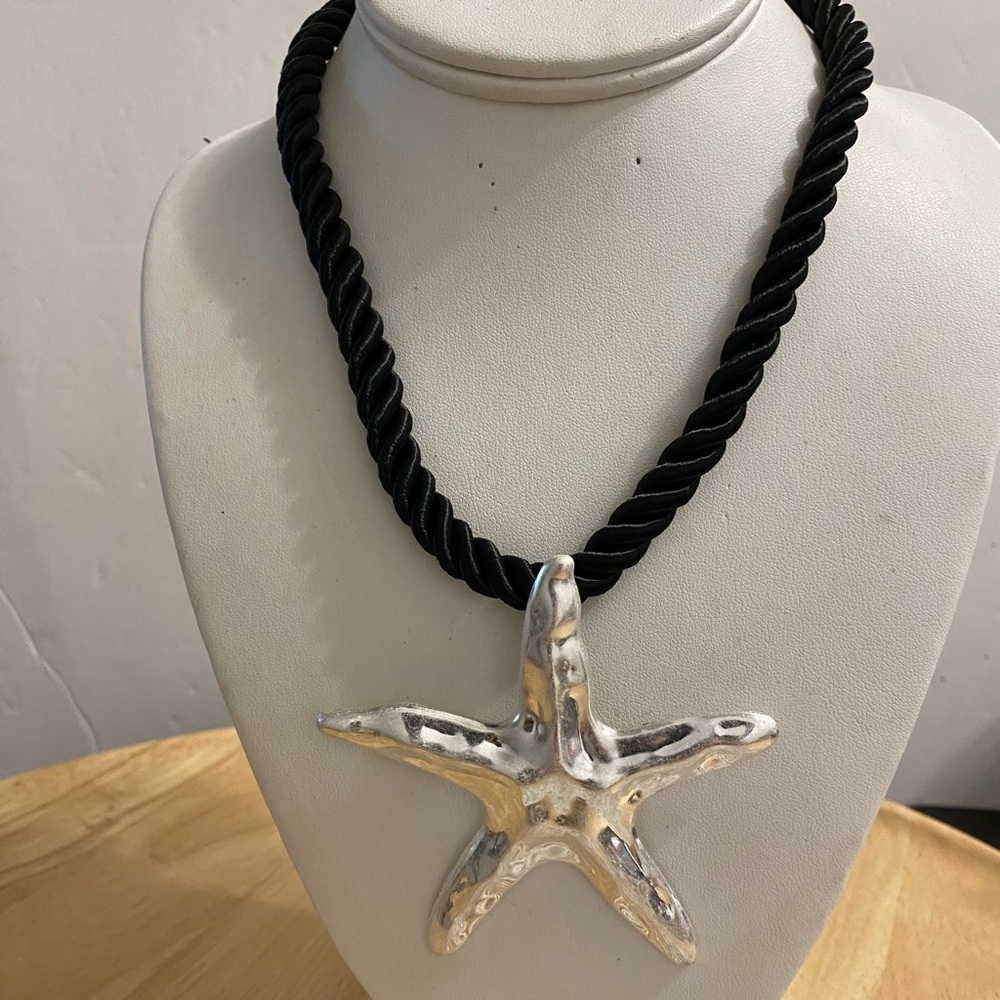 DEAL MACY DEPARTMENT NECKLACE - Picture 1 of 13